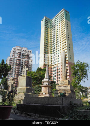MACAU, China - NOVEMBER 2018: Die Saint Michael's Kapelle und Friedhof im Zentrum der Stadt mit den Gräbern der Katholischen Portugiesischen und Chinesischen Macau Stockfoto