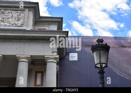 Gerahmte Ansicht der Fassade Eingang des Prado Museum in Madrid Stockfoto