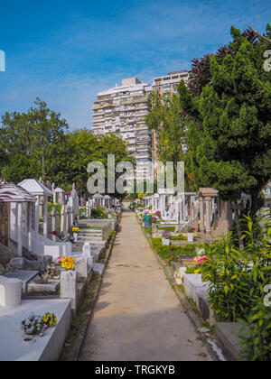 MACAU, China - NOVEMBER 2018: Die Saint Michael's Kapelle und Friedhof im Zentrum der Stadt mit den Gräbern der Katholischen Portugiesischen und Chinesischen Macau Stockfoto