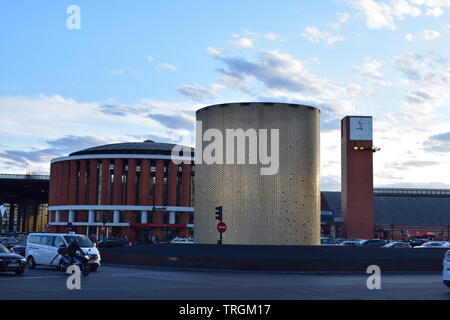 Blick auf Monument M-11 in der vorderen Madrid Hauptbahnhof Stockfoto