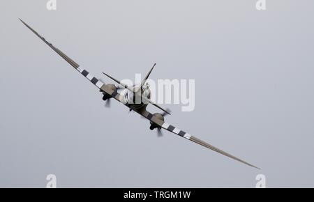 Eine Douglas C-47 Dakota durchführen an den 2019 Daks über der Normandie Airshow im Imperial War Museum, Duxford Stockfoto