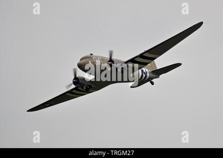 Eine Douglas C-47 Dakota durchführen an den 2019 Daks über der Normandie Airshow im Imperial War Museum, Duxford Stockfoto