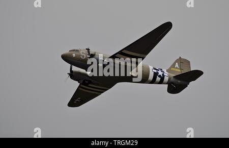 Eine Douglas C-47 Dakota durchführen an den 2019 Daks über der Normandie Airshow im Imperial War Museum, Duxford Stockfoto