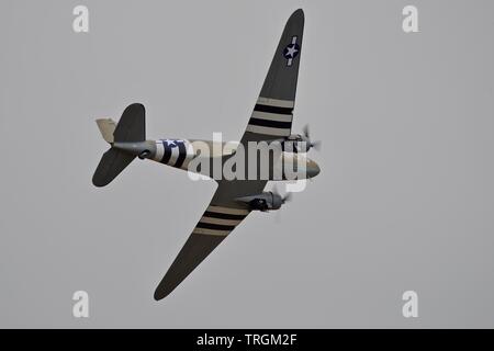 Eine Douglas C-47 Dakota durchführen an den 2019 Daks über der Normandie Airshow im Imperial War Museum, Duxford Stockfoto