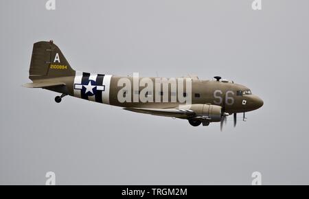 Eine Douglas C-47 Dakota durchführen an den 2019 Daks über der Normandie Airshow im Imperial War Museum, Duxford Stockfoto