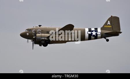 Eine Douglas C-47 Dakota durchführen an den 2019 Daks über der Normandie Airshow im Imperial War Museum, Duxford Stockfoto