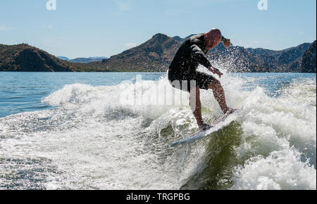 wake-Surfen wecken Surfer am See Stockfoto
