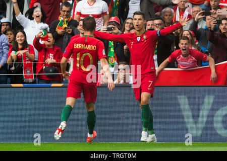 Cristiano Ronaldo von POR feiert mit Bernardo Silva von POR sein Ziel zählen für 1-0 in der 25. Minute Stockfoto