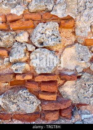 Grobe Ziegel und Zement Wand für Hintergrund Stockfoto