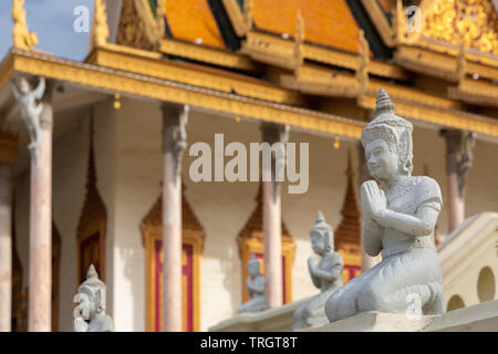 Detail der Buddha Statue vor der Silberpagode, Royal Palace, Phnom Penh, Kambodscha, Indochina, Südostasien, Asien Stockfoto