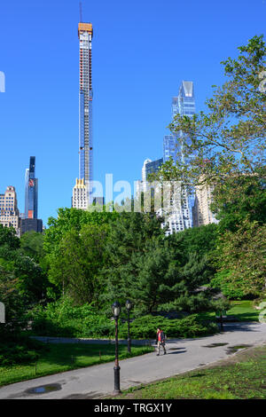 New York, USA, 2. Juni 2019. Ein 82-stöckiges Hochhaus im Bau an 111 West 57th Street mit Blick auf den New Yorker Central Park wird sein das Stockfoto