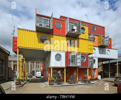 Container City 2 am Trinity Buoy Wharf, London, Großbritannien. Eine Sammlung von Live-/Arbeit Räume von Schiffscontainern konstruiert. Stockfoto