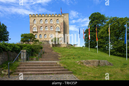 Das Hambacher Schloss (Deutsch: Hambacher Schloss), Symbol der Deutschen Demokratiebewegung, Neustadt an der Weinstraße, Rheinland-Pfalz, Deutschland Stockfoto