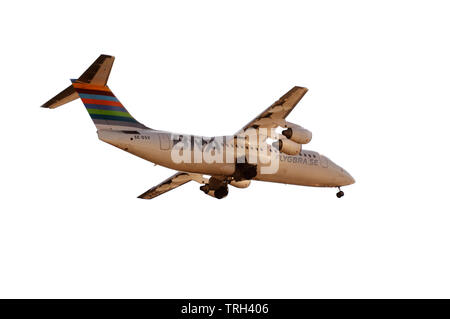 Stockholm, Schweden, 31. Mai 2019: Low Angle View eines Avro RJ 100 im Service für BH, Braathens regionale Fluggesellschaften im Endanflug auf die Stockholm B Stockfoto