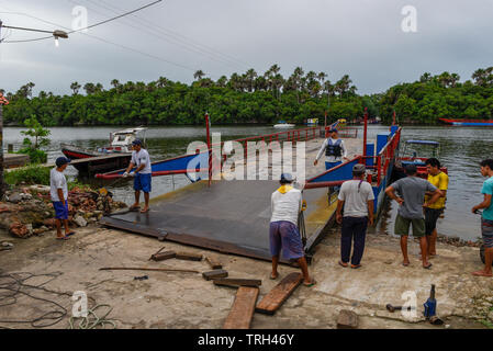 Barreirinhas, Brasilien - 11. Januar 2019: kleine Fähre in Barreirinhas auf Brasilien Stockfoto