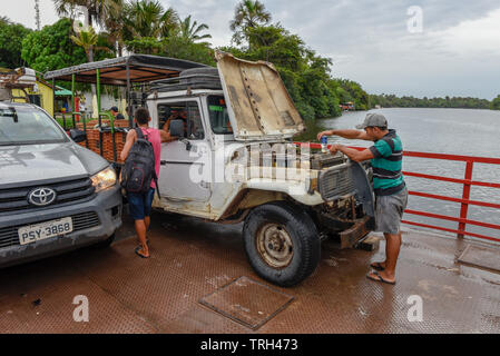 Barreirinhas, Brasilien - 11. Januar 2019: kleine Fähre in Barreirinhas auf Brasilien Stockfoto