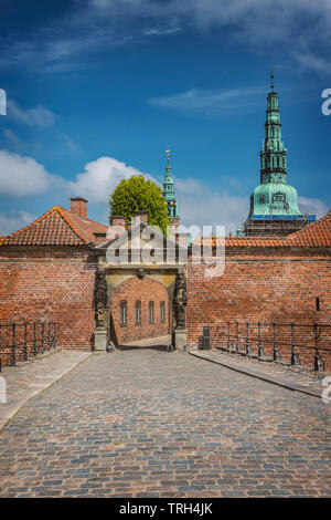 Exterieur und Tor des berühmten Royal Renaissance Schloss Frederiksborg. Horsholm, Dänemark. Stockfoto