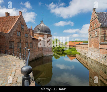Gebäude und Wassergraben der berühmten Royal Renaissance Schloss Frederiksborg. Horsholm, Dänemark. Stockfoto