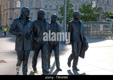 Statue der Beatles von Andrew Edwards auf Liverpool Waterfront geformt. Stockfoto