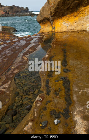 Erosión costera junto al Lago Los Clicos. Pueblo El Golfo. Isla Lanzarote. Provinz Las Palmas. Islas Canarias. España Stockfoto