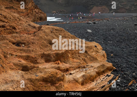 Erosión costera junto al Lago Los Clicos. Pueblo El Golfo. Isla Lanzarote. Provinz Las Palmas. Islas Canarias. España Stockfoto