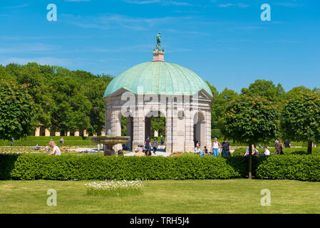 Tempel der Diana in der bunten Gärten von Hofgarten im Zentrum von München Deutschland Stockfoto