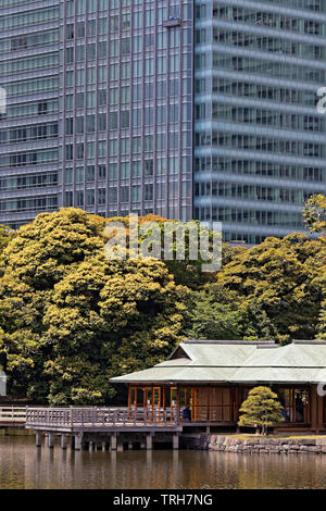 Tokio, Japan, 17. Mai 2019: Hama-rikyu Gardens ist eine öffentliche und ehemaligen kaiserlichen Garten in Minato und einer von zwei Überlebenden Edo periode Gärten in der modernen Stockfoto