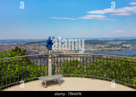 Zürich, Schweiz - Juni 5, 2019: Blick vom Gipfel des Mt. Uetliberg. Den Uetliberg ist ein Berg erhebt auf 870 m und bietet einen Panoramablick auf t Stockfoto