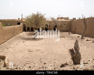 Im Hinterhof eines Hauses in Nain, eine antike Stadt in der Wüste im Iran. Stockfoto