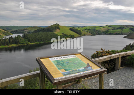 Ein Blick auf die clywedog Behälter übersicht Besucherinformationen Zeichen Stockfoto