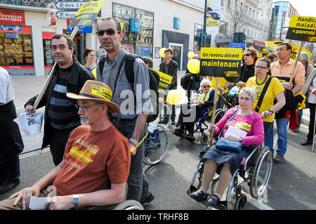 Deaktiviert werden, nehmen an der 'weder schlecht, noch unterwürfig' März, Valence, Drôme, Frankreich Stockfoto