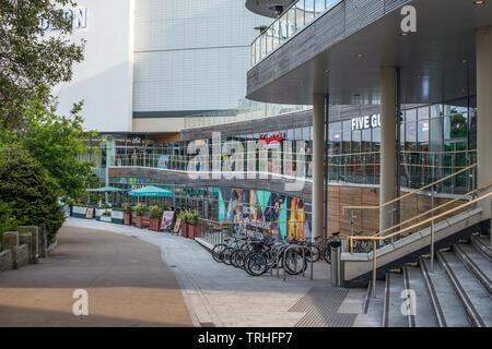 BH2 obere Ebene Dining und Shopping Komplex in Bournemouth, Dorset, England, UK. Stockfoto