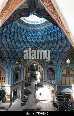 Das große Licht an der Timche-ye Amin od-Douleh in Kashan Basar in Kashan, Iran. Stockfoto