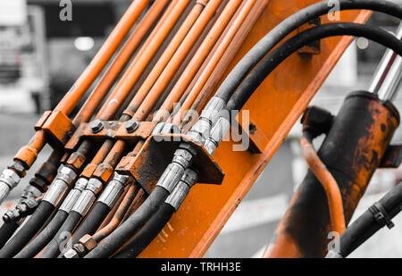 In der Nähe von Rohr-system der hydraulischen Ventile in Maschinen Stockfoto