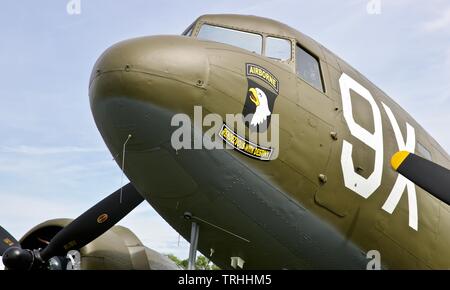 Douglas C-47 Skytrain N 150 D (101 Airbourne Tribut) Am2019 Shuttleworth fliegendes Festival das 75-jährige Jubiläum von D zum Gedenken an den Tag Stockfoto