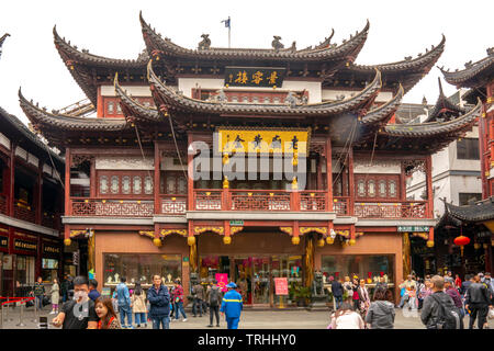 CHINA, Shanghai, 8. Mai 2019 - Tempel (Chenghuang Miao) Stadt Gottes top Touristen vor Ort in Shanghai China im Frühling Sommer Shopping Bereich Stockfoto