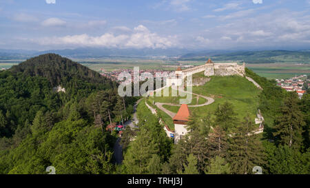 Luftaufnahme von Rasnov Fortress. In Kronstadt, Siebenbürgen, Rumänien Stockfoto