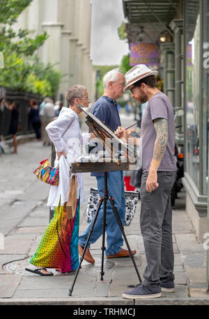 Portrait Künstler bei der Arbeit in der Pirat Gasse in der Nähe von Jack Square in New Orleans Stockfoto