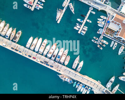 Luftbild von Oben nach Unten Blick auf Boot bei Limassol neue Marina günstig Stockfoto