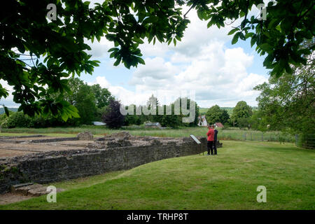 Caerwent ist ein Dorf in Monmouthshire Wales UK mit umfangreichen Römischen bleibt: der Tempel und der Basilika Stockfoto