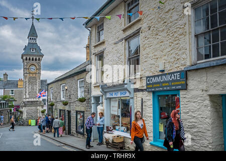 Lion Street, im Hintergrund Clock Tower, Heu auf Wye, Wales Stockfoto