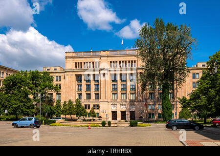 Warszawa, Masowien/Polen - 2019/06/01: Frontansicht der polnischen Regierung Ministerium der Finanzen zentrale Gebäude an der Swietokrzyska Straße Stockfoto