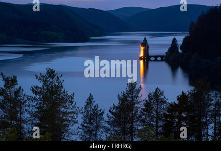 Lake Vyrnwy, Damm, vom Lake Vyrnwy Hotel & Spa, in der Mitte des Berwyn Mountain Range, Powys, Wales Stockfoto