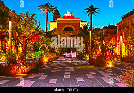 Nizza, Frankreich - 14. Juni 2014: Schöne katholische St. Johannes der Täufer Kirche in Nizza im Zentrum der Stadt bei Nacht Stockfoto
