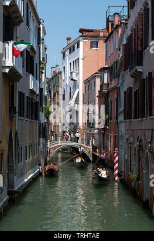 Gondeln in Venedig Seite Kanäle Stockfoto