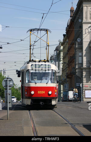Historische Straßenbahn Tatra T3 in Prag, Tschechische Republik Stockfoto