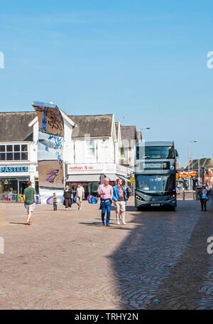 Blackpool Bus durch Fußgängerzone Bereich umgeleitet nach Straßensperrungen im Stadtzentrum durch Festlegung neuer tramtrack Stockfoto