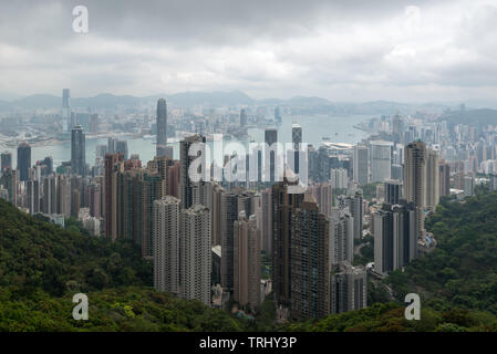 Luftaufnahme der Skyline von Hongkong vom Victoria Peak gesehen Stockfoto