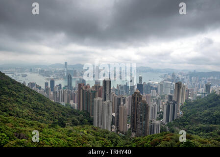 Luftaufnahme der Skyline von Hongkong vom Victoria Peak gesehen Stockfoto