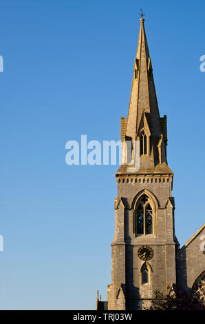 Detailansicht der St. John's Church Spire bei Sonnenuntergang. Dorchester, Dorset, Großbritannien Stockfoto